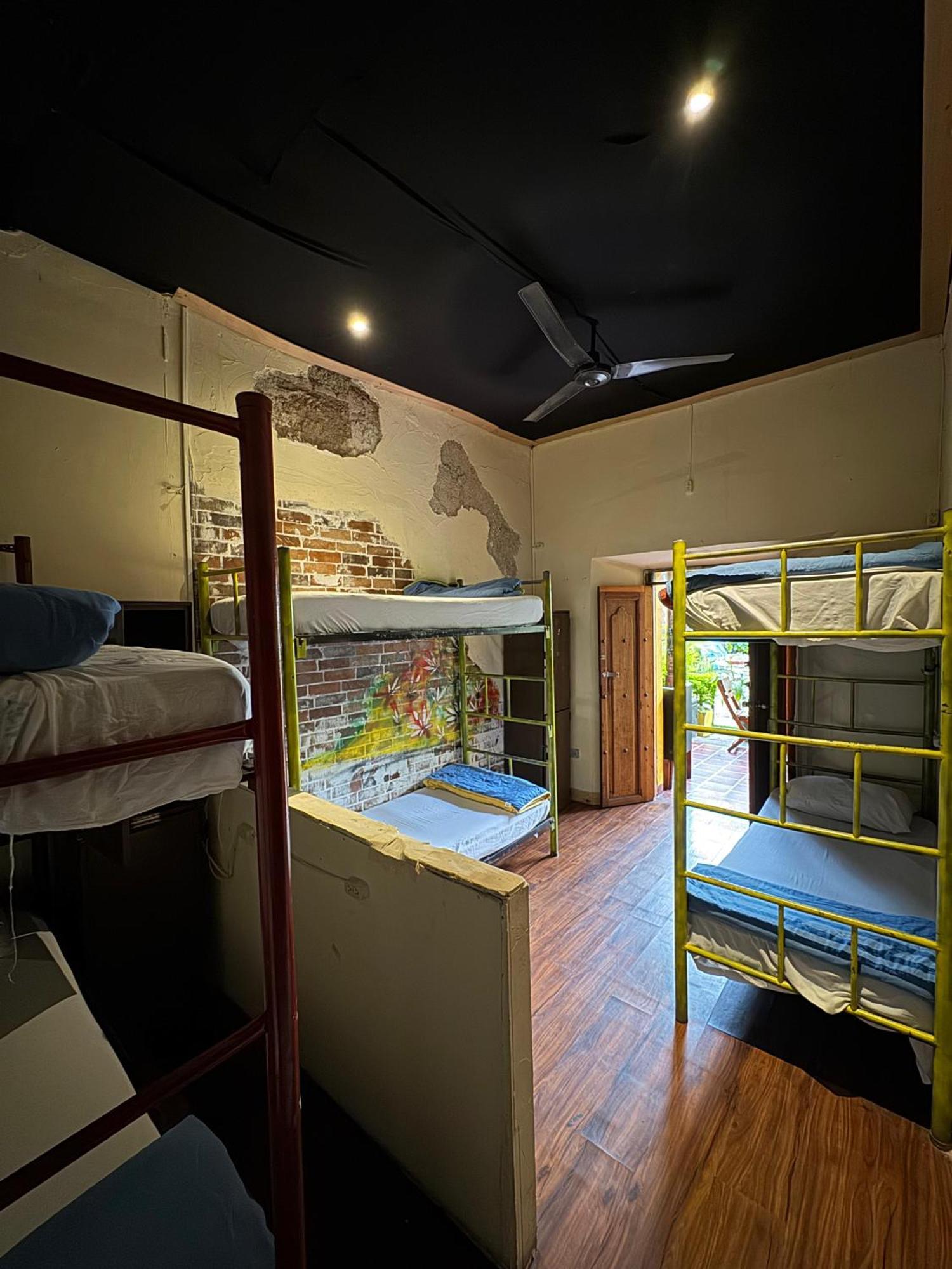 Volko Party Hostel Antigua Екстериор снимка