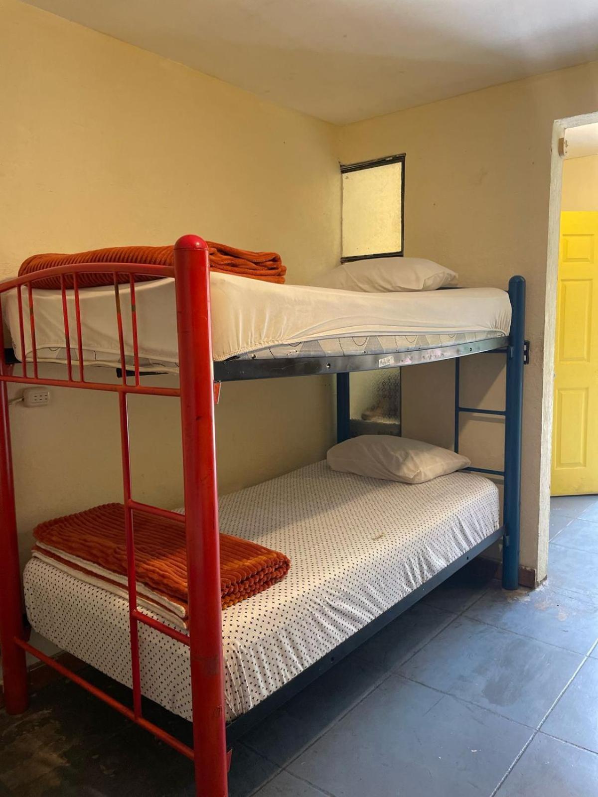 Volko Party Hostel Antigua Стая снимка